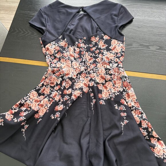 Teeze Me Fit & Flare Dress Size 3/4 Navy and Floral Print EUC - Picture 9 of 9